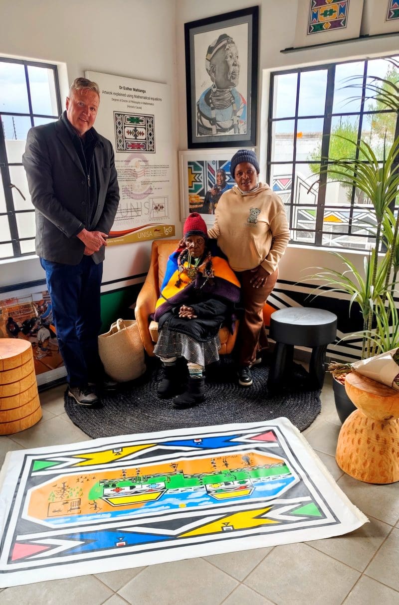 Dr. Esther Mahlangu - EM201812 - Image 3